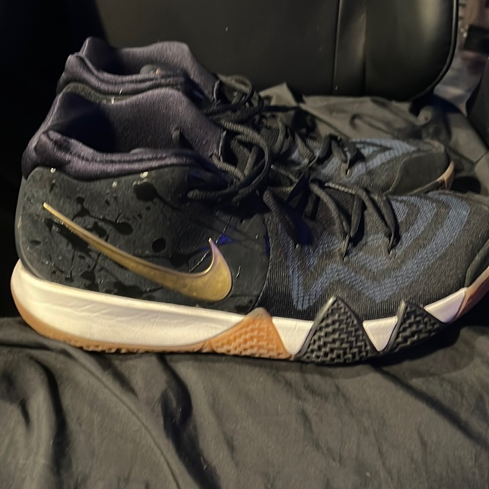 Kyrie 4 pitch blue